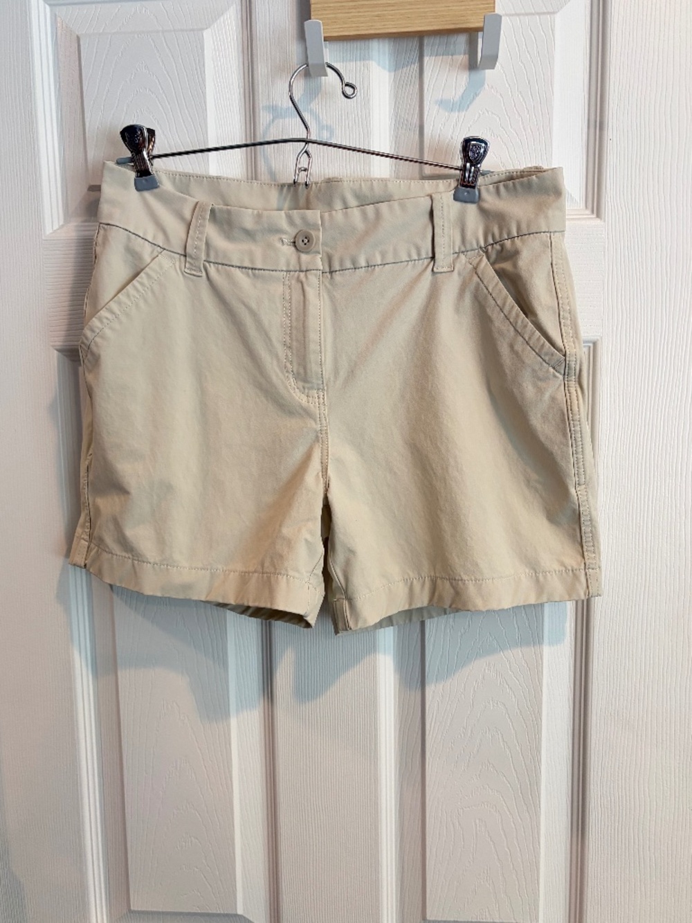 Vineyard Vines Performance Women's 4" Khaki Tech Shorts sz 6